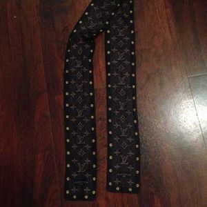 Louis Vuitton scarf