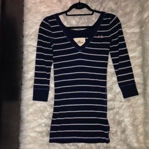 sale!! Hollister v neck shirt