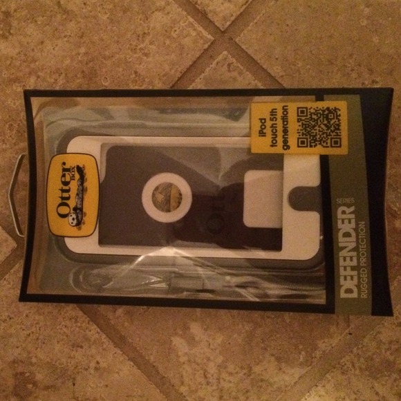 Brand new* iPod touch 5th gen. Otter box case.