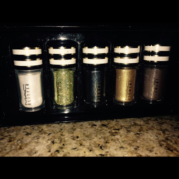 Sold!!!!! MAC pigment glitter set - Picture 2 of 3