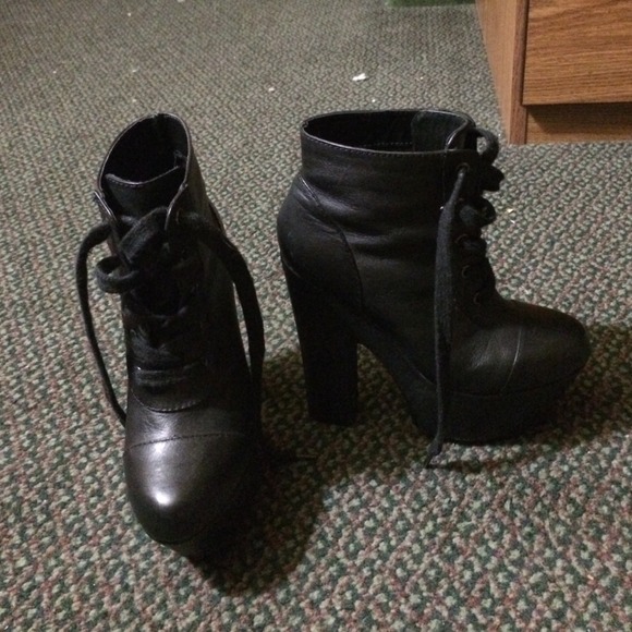 Steve Madden Collosul lace up platform ankle boot - Picture 2 of 2