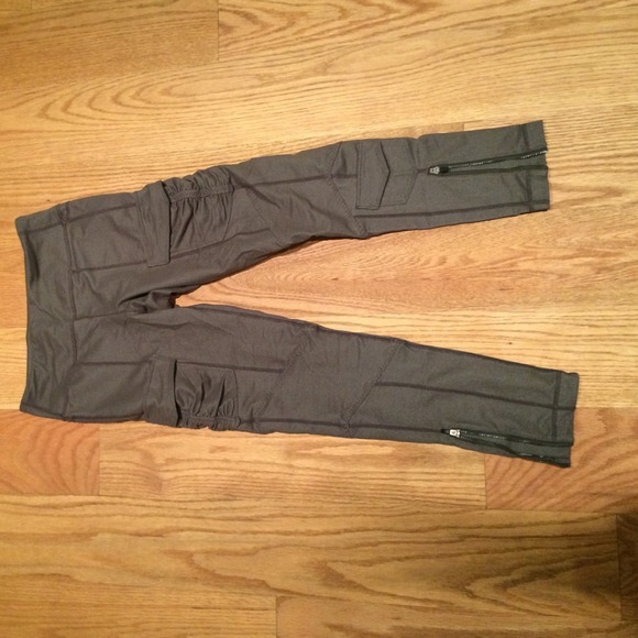Lululemon khaki capris