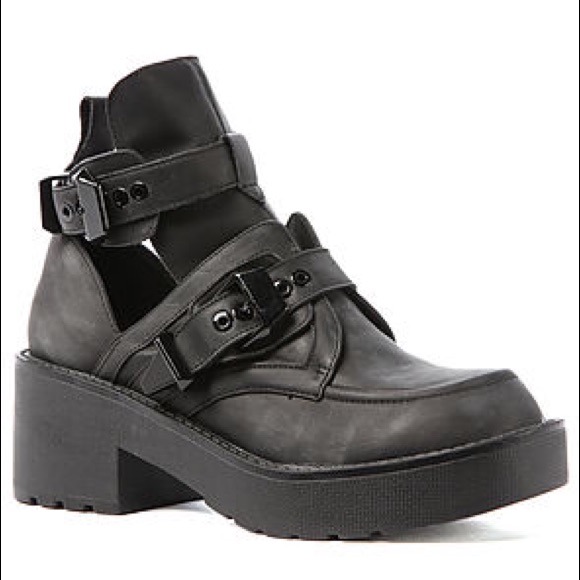 The Coltrane Boot in All Black Distressed