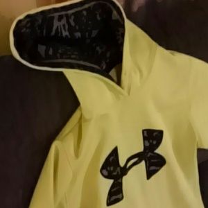 Under armor sweat shirt