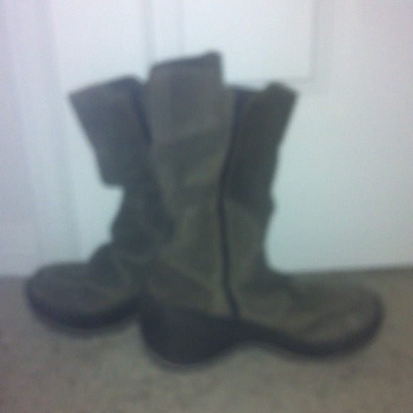 Boots - Picture 3 of 3