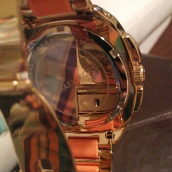 Watch - Picture 2 of 3