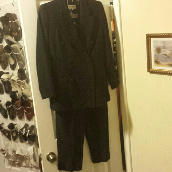 Giorgio Armani Le Collezioni women pant suit