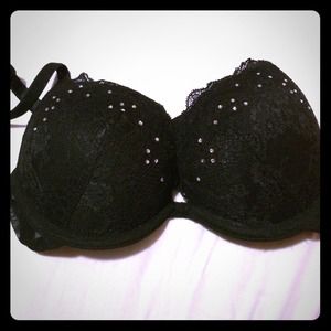 "BOMBSHELL" H&M 32b black bra NEW