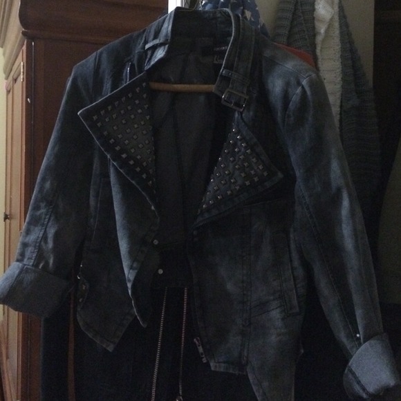 Jacket - Picture 3 of 4
