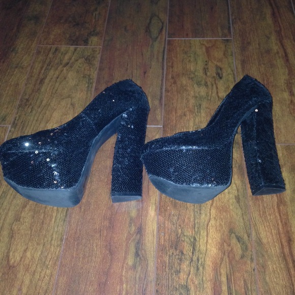 Heels - Picture 2 of 2