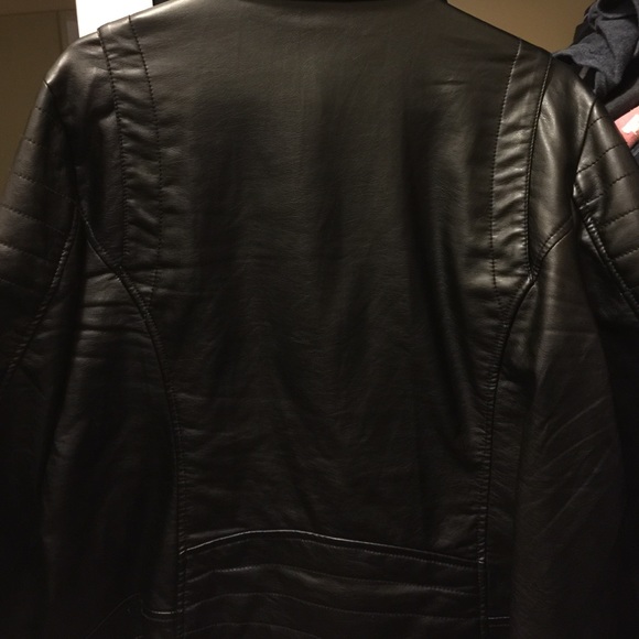 ⭐️PRICE FIRM⭐️DKNY Leather Jacket - Picture 2 of 5
