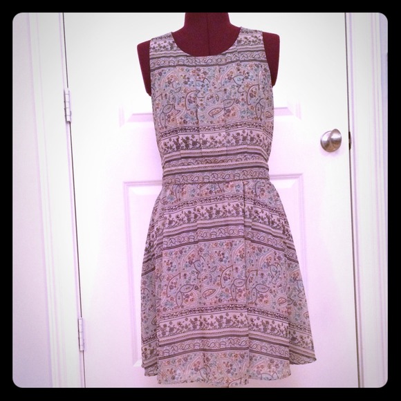 EUC Collective Concepts Flowy Cinched Waist Dress