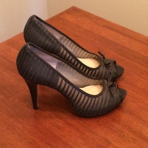 Joan & David Womens Peep Toe Heels Size 11 in Black - Picture 2 of 4