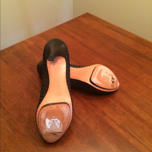 Joan & David Womens Peep Toe Heels Size 11 in Black - Picture 3 of 4