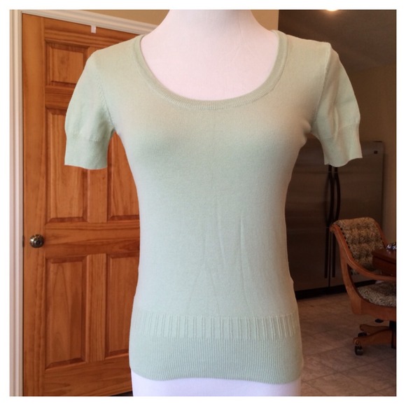 ❌GIFTED❌💥CLEARANCE💥H&M GREEN SWEATER IN SIZE XS