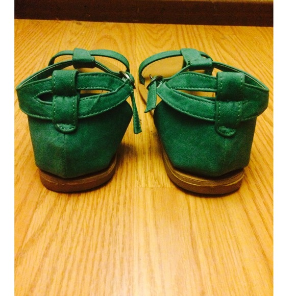 Pre-loved sandals! - Picture 2 of 2