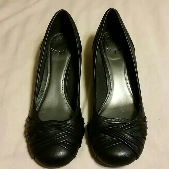 Black Hot Kiss mini wedges