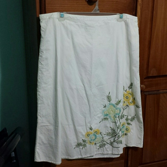Embroidered white floral skirt