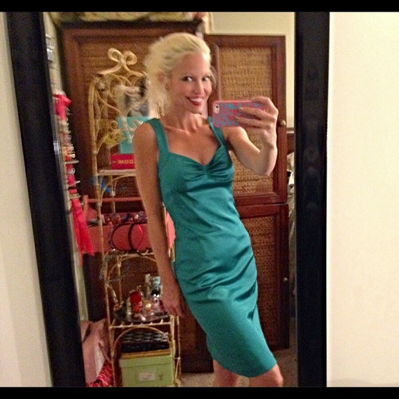Madison Leigh Dresses & Skirts - Stunning teal/blue color satiny dress size 4