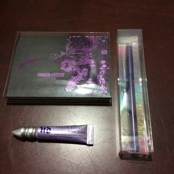 🚫 S O L D 🚫 Urban Decay Bundle 🚫 S O L D 🚫