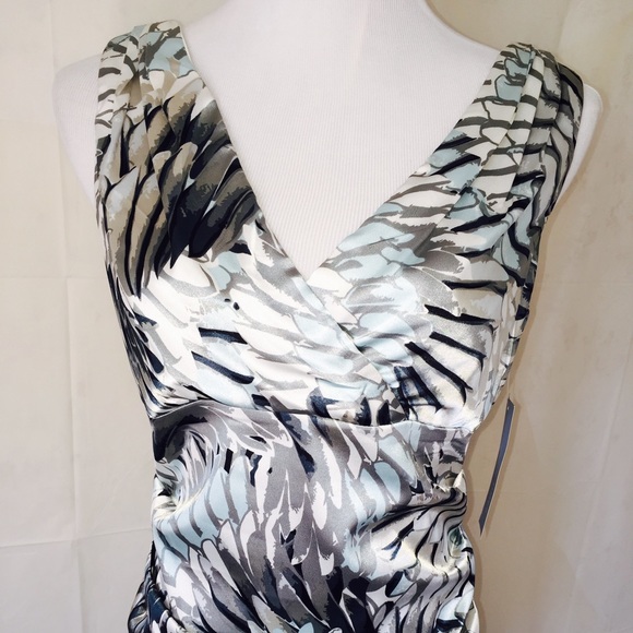 🎉HP NWT GorgeousV-Neck ruched Satin Sheath dress - Picture 3 of 4
