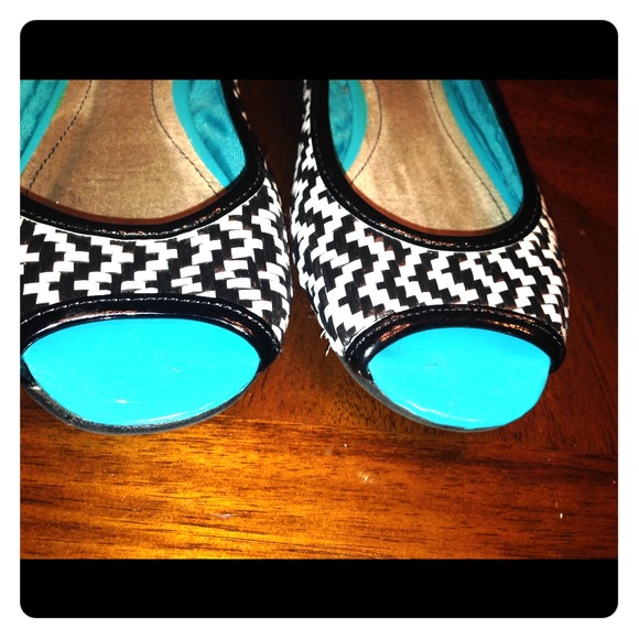Black and white flats