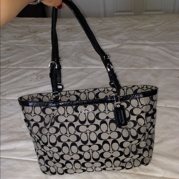 Coach Signature handbag
