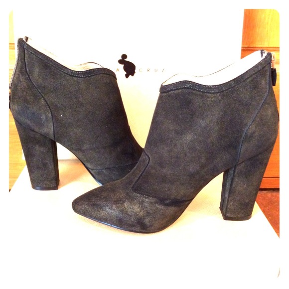Lola Cruz Womens Bronze Suede Booties Sz 37 (7)