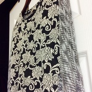 NEW! Antique Floral Hi-Low Knited Sweater