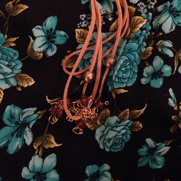 ✨💔SOLD💔 Floral Peplum Strapless Top✨ - Picture 3 of 3