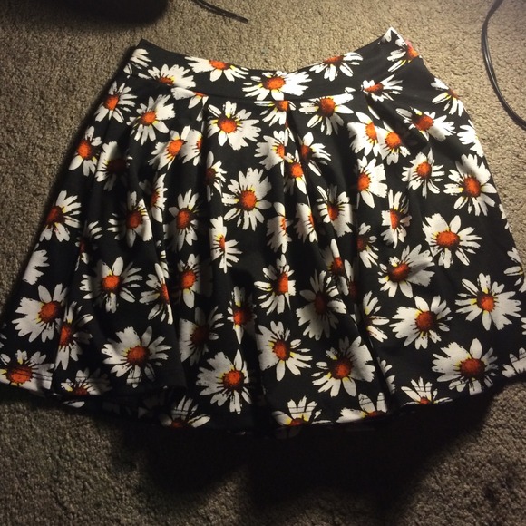 Daisy skater skirt