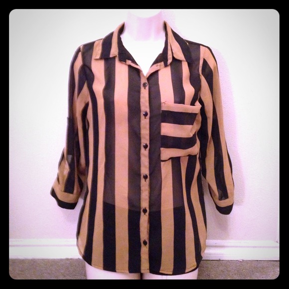 ✨Black and Tan Striped Button Down Shirt✨