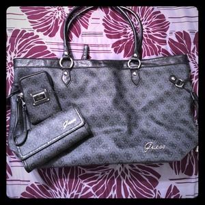 🎉PRICE DROP!! 🎉 GUESS Tryst collection Lg Tote