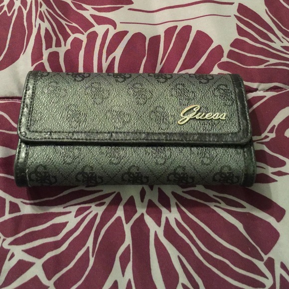 🚫BUNDLED🚫 GUESS Tryst collection Large wallet.