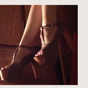 Brown / taupe platform heels