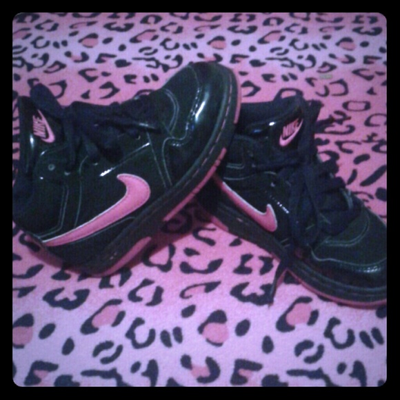 Girl Nike hightop Shoes