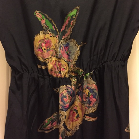 Black 100%silk top with flower design - Picture 3 of 4