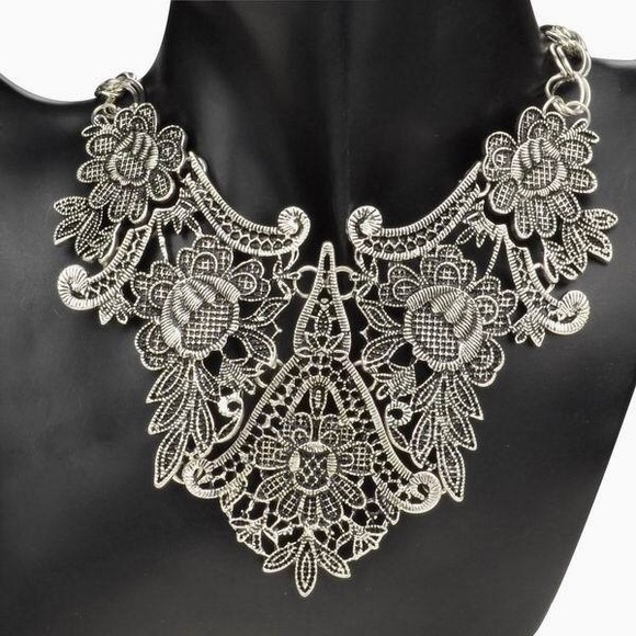 Urban Outfitters Jewelry - Unique Antique Silver Beautiful Bib Necklace