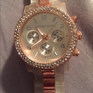Rose gold watch 😍 MK
