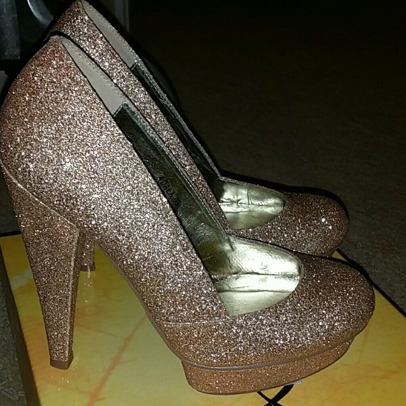 Brand New Gold glitter platform heel pumps Size 6