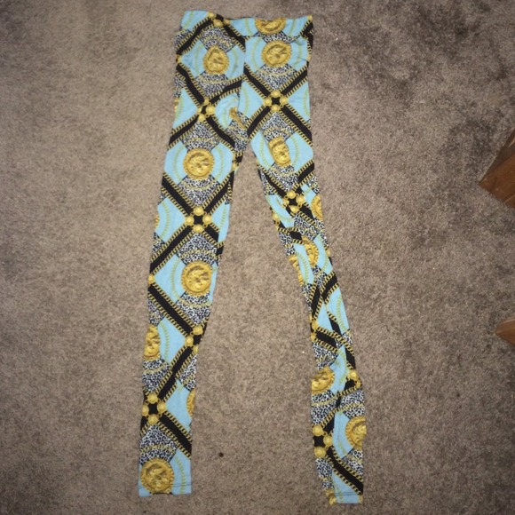 KK Kardashian super cute leggings.