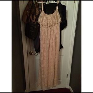 Beautiful lace maxi dress NWT💕