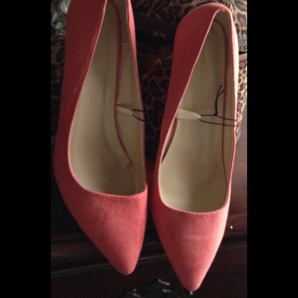 New and never worn Coral suede pumps
