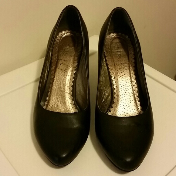 Pumps - Picture 2 of 3
