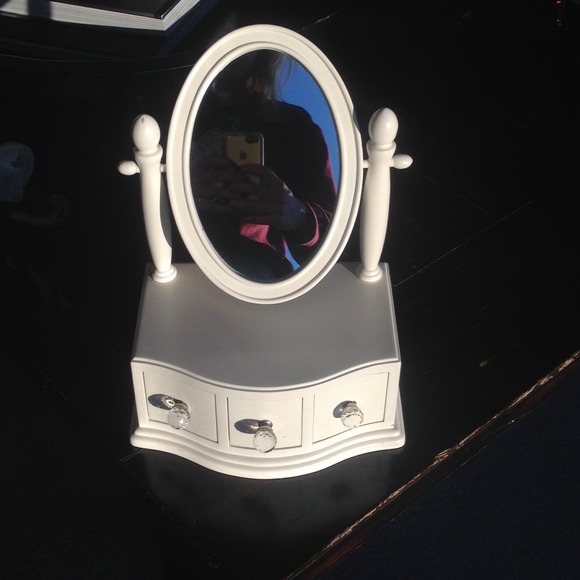 🎉closet clear out🎉 gorgeous small vanity set