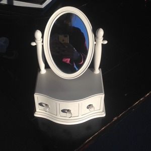 🎉closet clear out🎉 gorgeous small vanity set