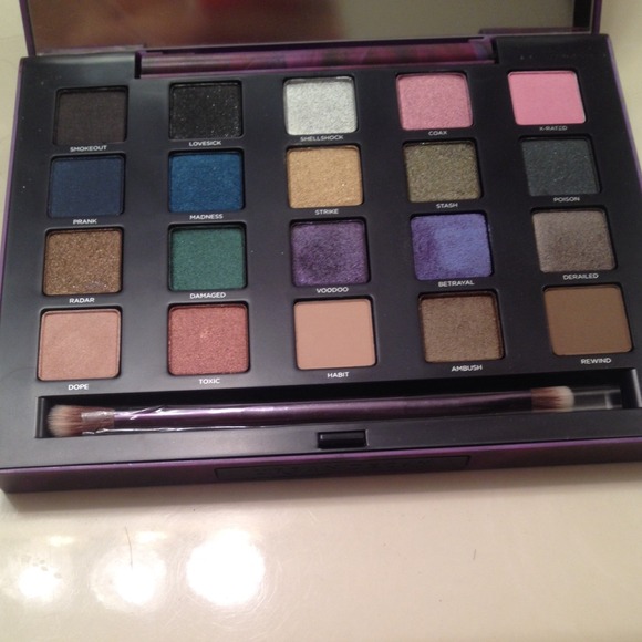 Urban Decay Vice 2 eyeshadow palette••Brand NEW!