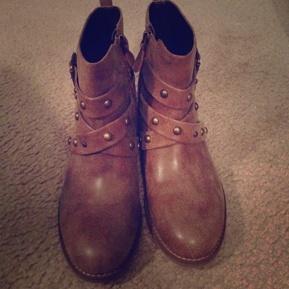 Guess Boots never been worn!
