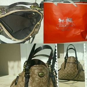 AUTHENTIC Coach Peyton satchel