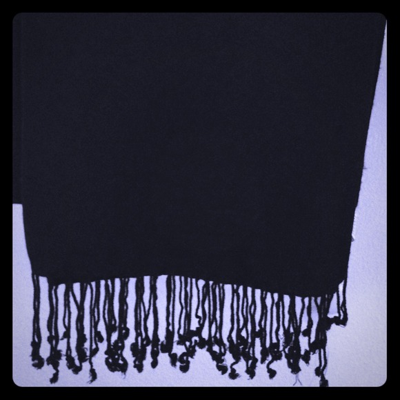 Black Old Navy shawl also can be used as scarf